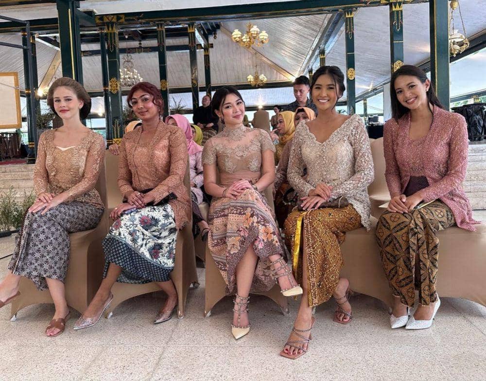 Gaya tamu di pernikahan Amanda Gonzales. (instagram.com/ruthgrch)