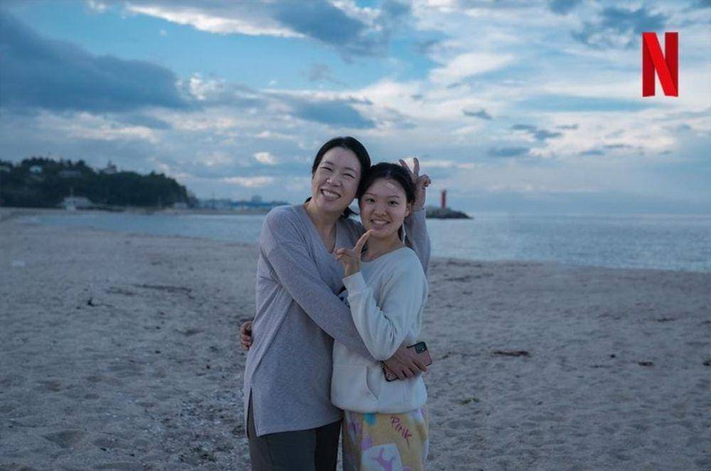 Yum Hye Ran dan Choi Soo In di drama The Glory (instagram.com/tnetflixkr)