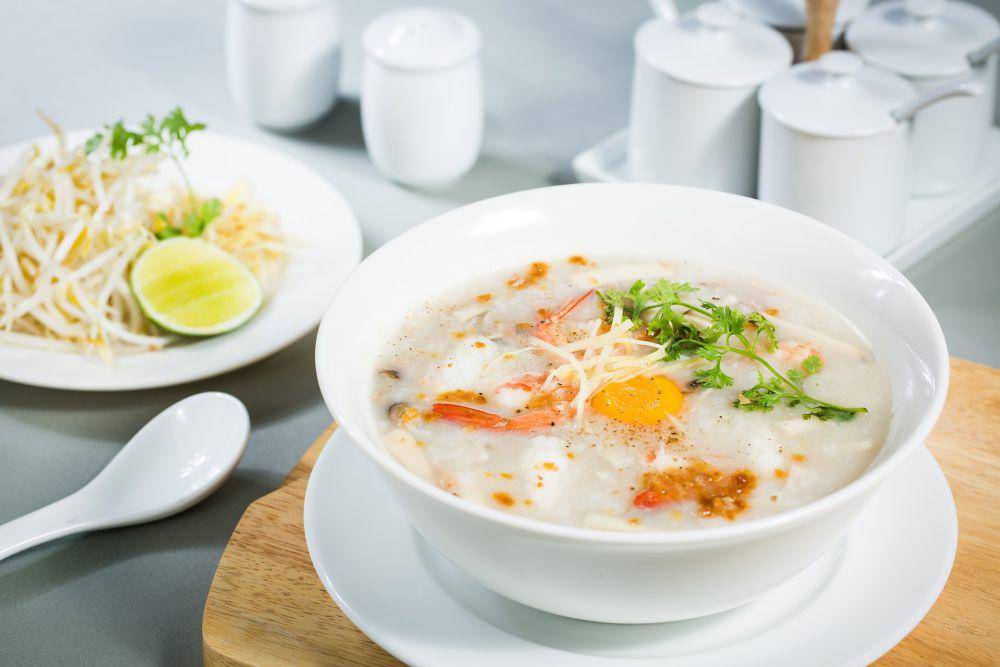 ilustrasi foto bubur ayam (unsplash.com/Pichara Bann)