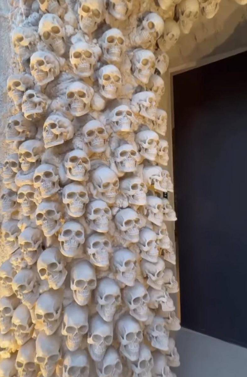 potret pintu masuk rumah Kim Kardashian (instagram.com/kimkardashian)