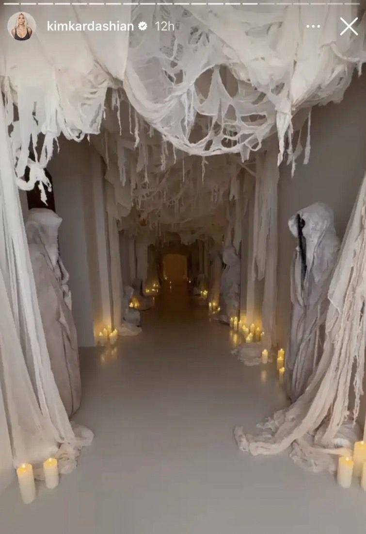 potret lorong rumah Kim Kardashian (instagram.com/kimkardashian)
