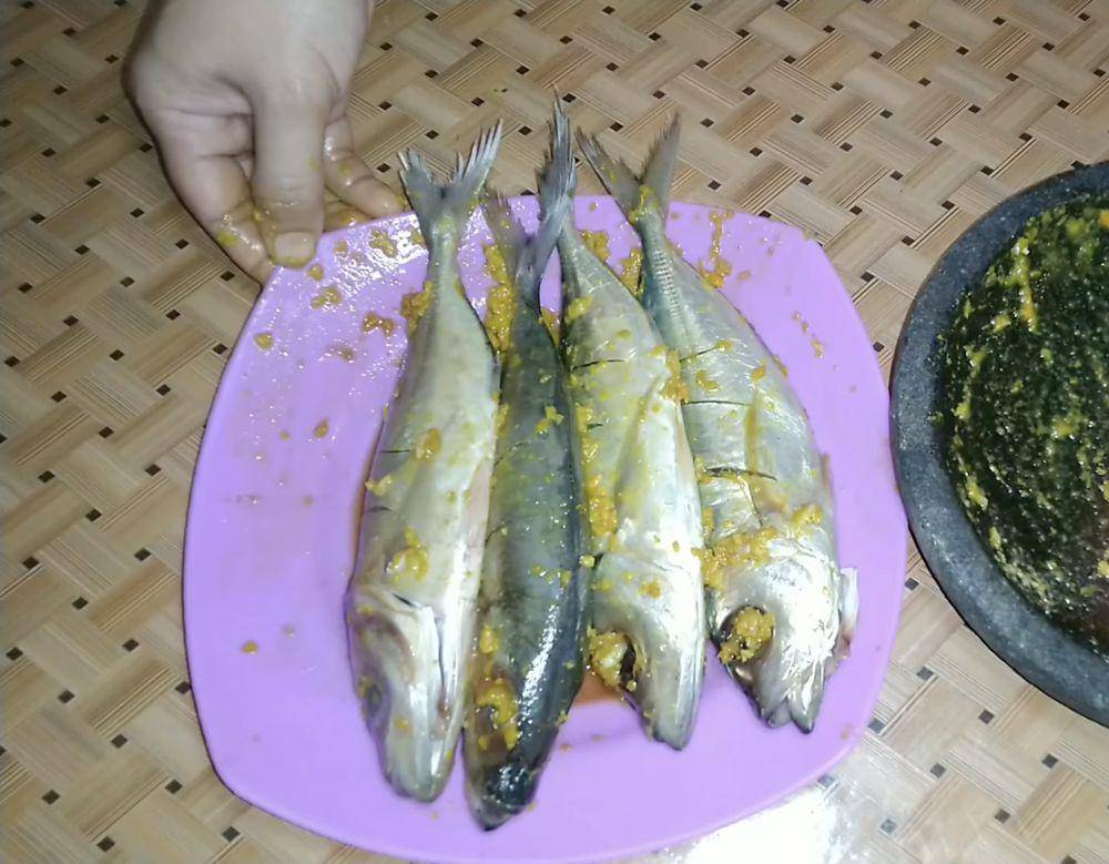 ilustrasi marinasi ikan kembung (youtube.com/Dapur Keluarga Kecil)