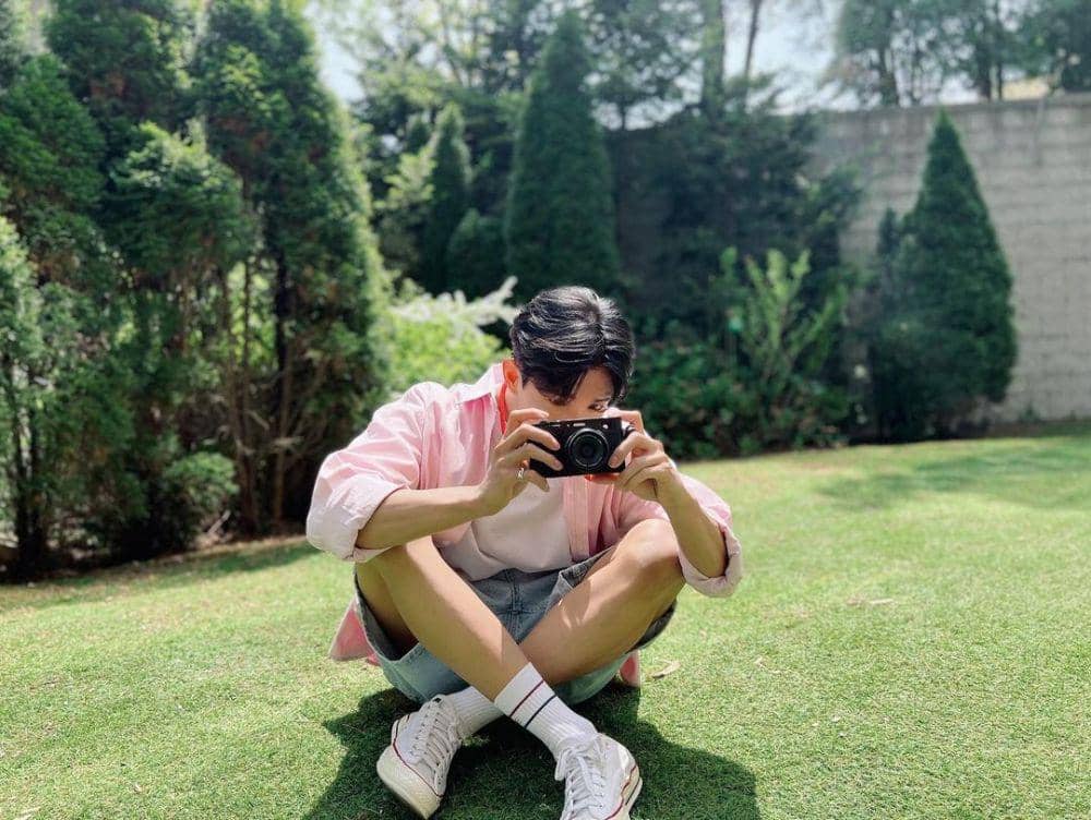 outfit cerah ala DK SEVENTEEN (instagram.com/dk_is_dokyeom)