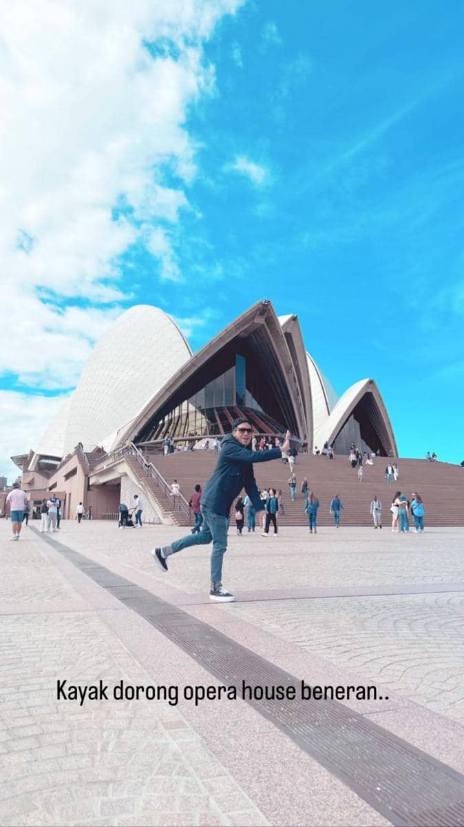 potret Desta nonton konser Paul McCartney di Australia (instagram.com/desta80s)