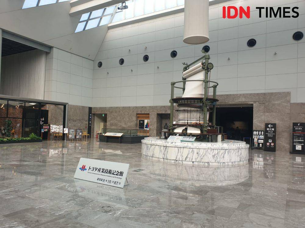 Prasasti mesin tekstil Toyota Commemorative Industry and Technology Museum di Nagoya, Jepang (IDN Times / Uni Lubis)