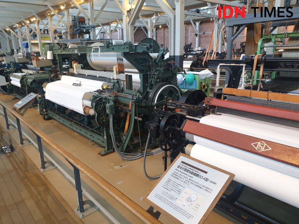 Mesin tekstil yang dipajang di Toyota Commemorative Industry and Technology Museum masih berfungsi dengan baik (IDN TImes / Uni Lubis)