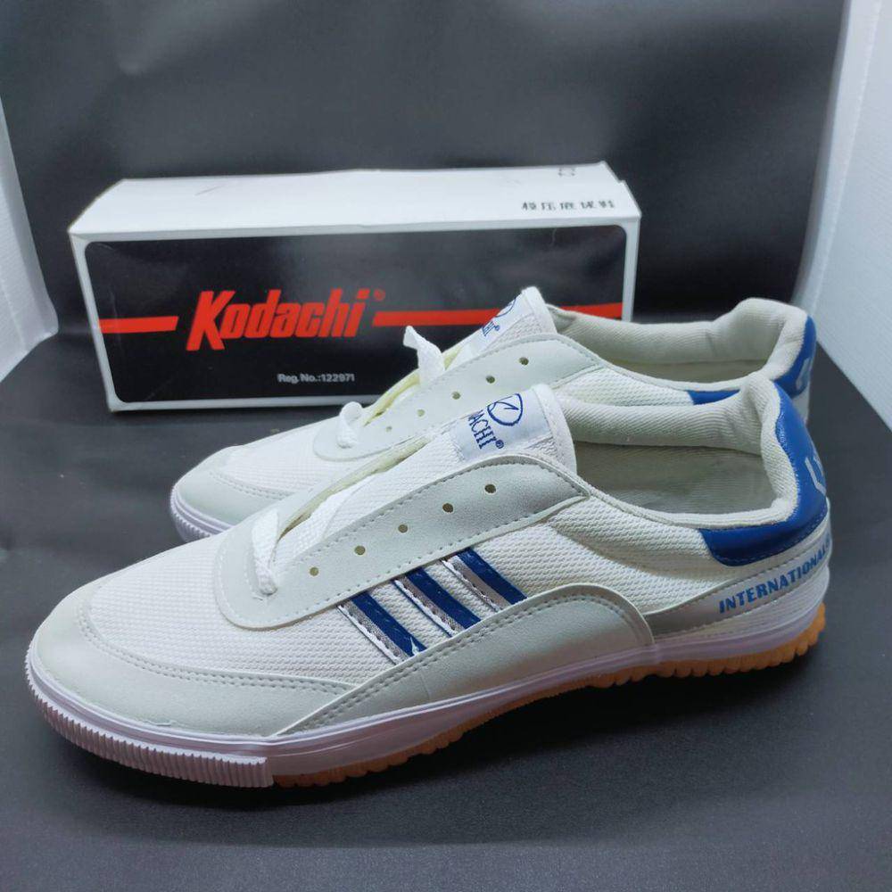 ilustrasi sepatu tenis meja (shopee.co.id)