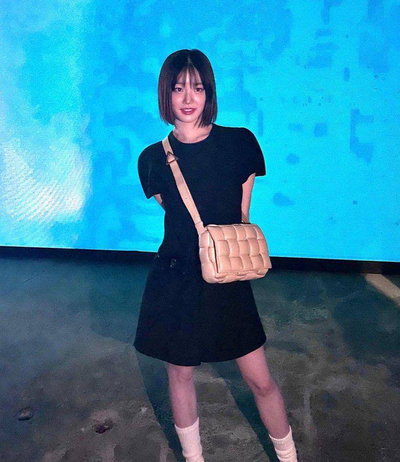 outfit hangout kece ala Lee Yoo Bi (instagram.com/yubi_190)