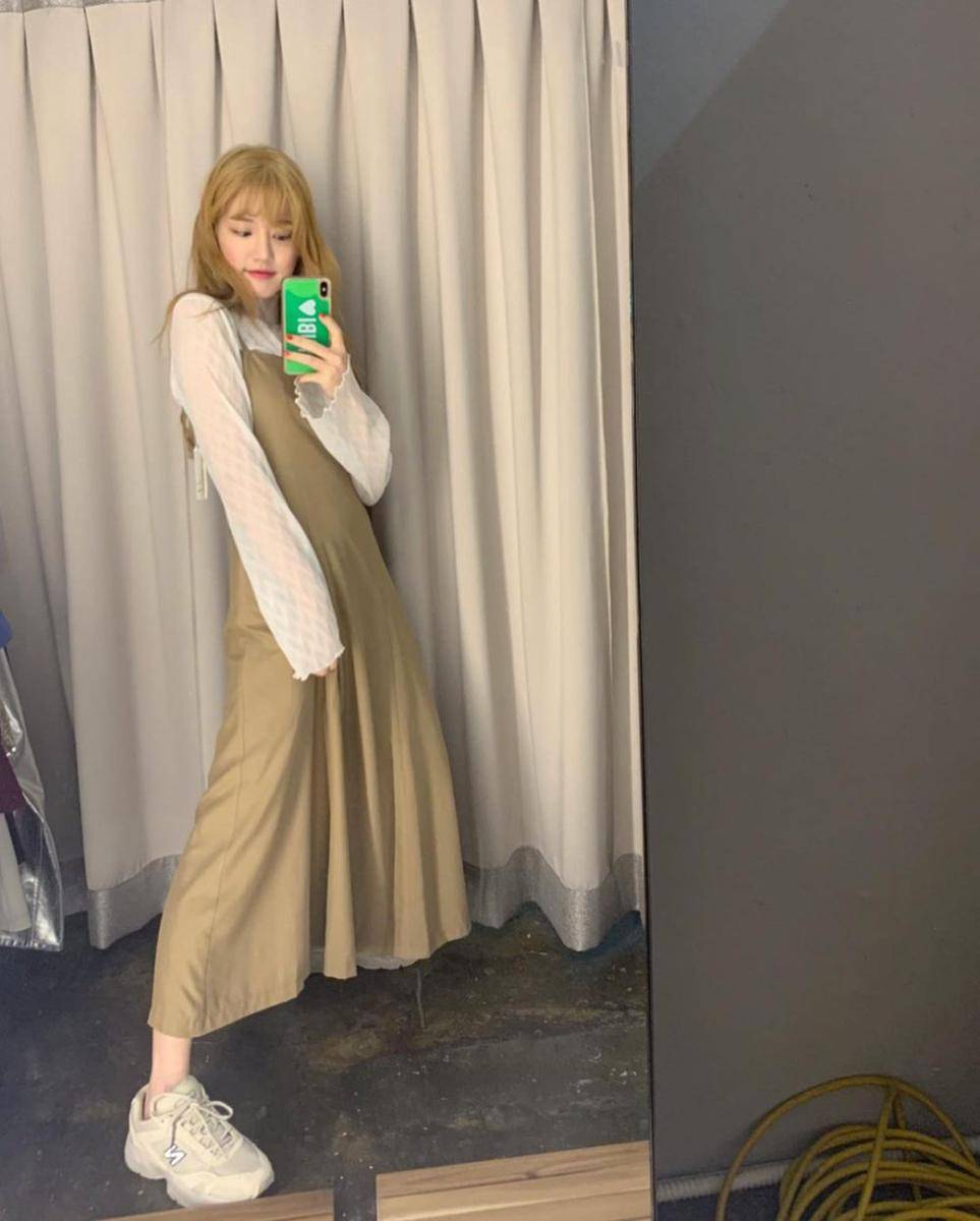 outfit hangout kece ala Lee Yoo Bi (instagram.com/yubi_190)