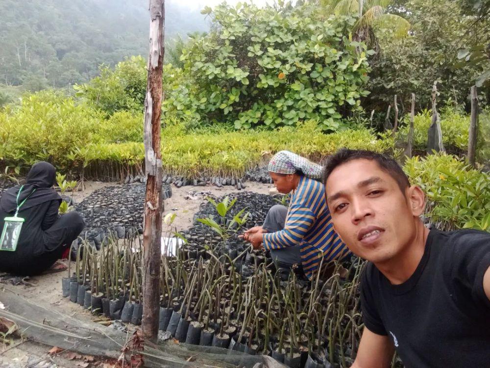 David Hidayat: Misi Penyelamatan Mangrove dan Terumbu Karang di Sumbar