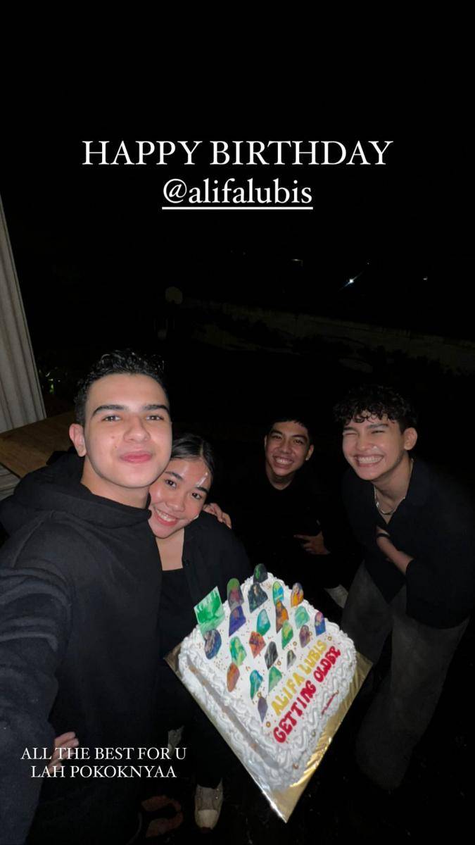 kejutan ulang tahun ke-17 Alifa Lubis (instagram.com/darren_r_khairan)