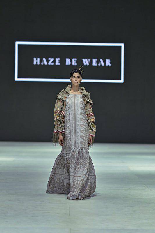 ide gaya modern dari kain tradisional ala Haze Be Wear (dok. Getty Images/Jakarta Fashion Week)
