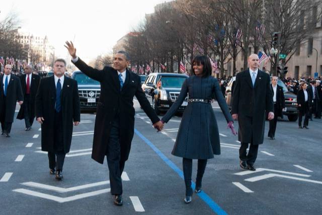 Agen Dinas Rahasia sedang melindungi dan mengawal Presiden Obama dan Ibu Negara Michelle Obama pada 6 November 2017. (commons.wikimedia.org/U.S. Secret Service)