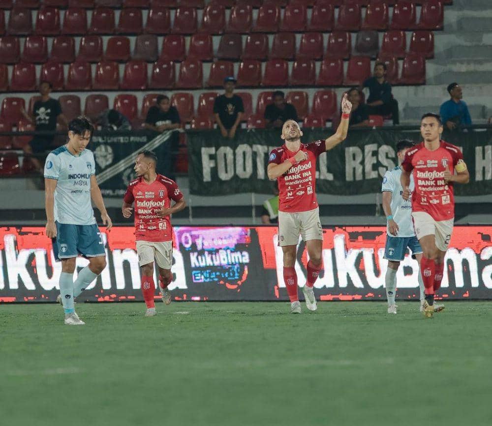 Spaso usai mencetak gol. (Instagram.com/baliunitedfc)