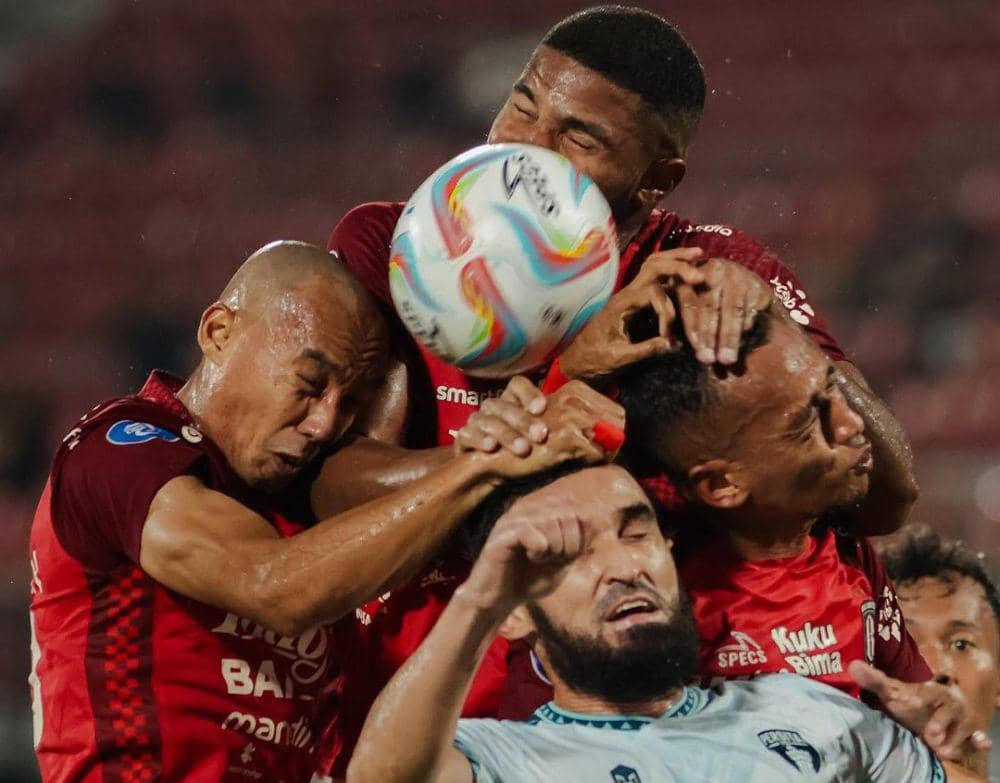 Jalannya pertandingan antara Bali United vs Persita Tangerang. (Instagram.com/baliunitedfc)