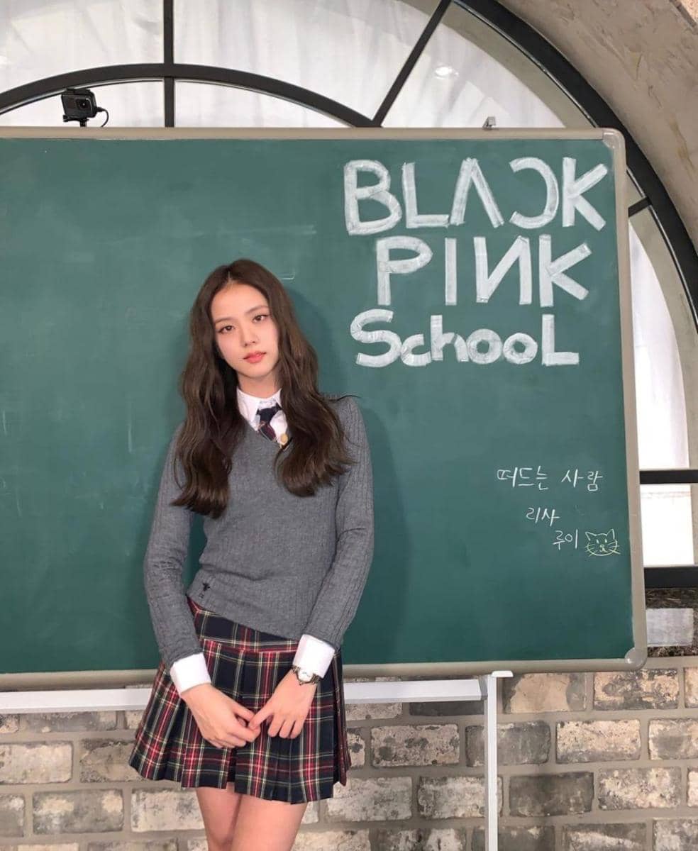 inspirasi preppy look ala Jisoo BLACKPINK