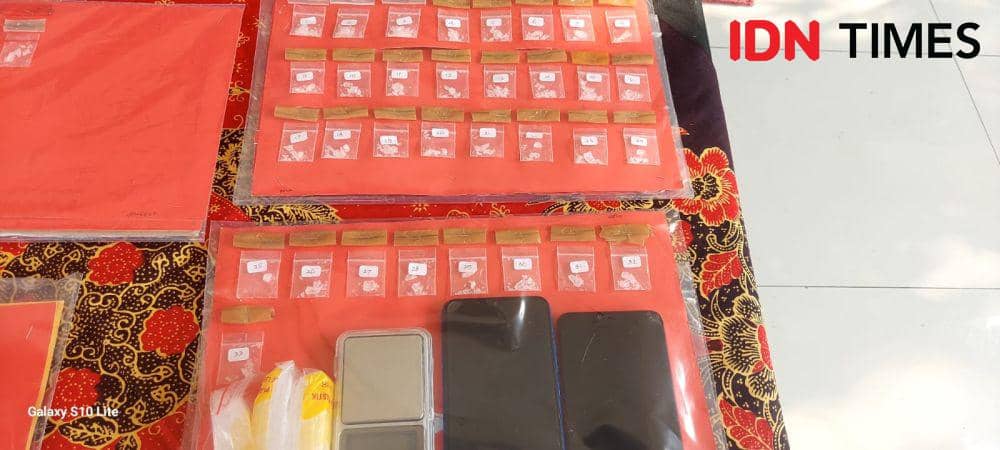 Barang bukti narkoba jenis sabu-sabu. (IDN Times/Wira Sanjiwani)