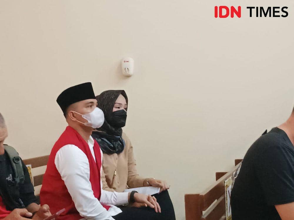Detik-detik AKP Andri Gustami Jalani Sidang Eksepsi Didampingi Istri