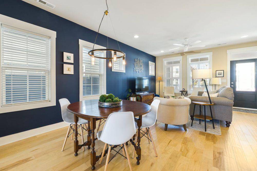Rumah minimalis. (pexels.com/Curtis Adams)