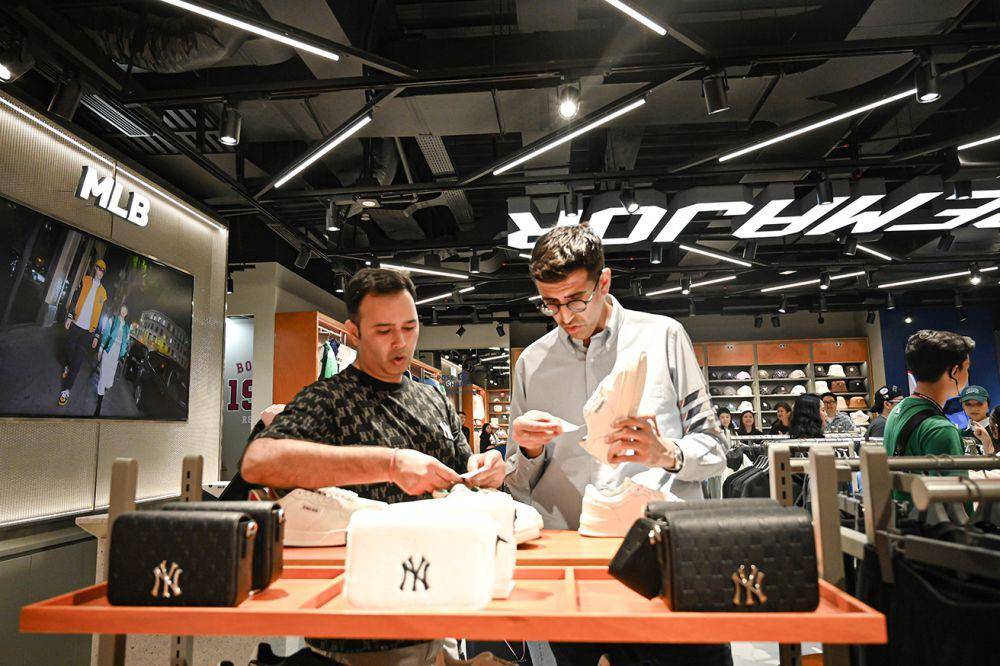 MLB Buka Gerai Flagship Terbaru di Mal Grand Indonesia, Korean Style!