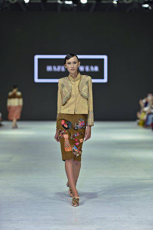 ide gaya modern dari kain tradisional ala Haze Be Wear (dok. Getty Images/Jakarta Fashion Week)