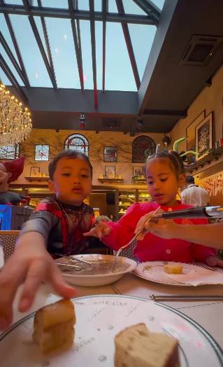 momen anak Rachel Vennya ikut Halloween dinner (instagram.com/rachelvennya)