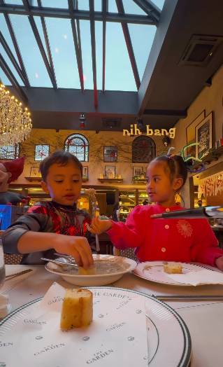 momen anak Rachel Vennya ikut Halloween dinner (instagram.com/rachelvennya)