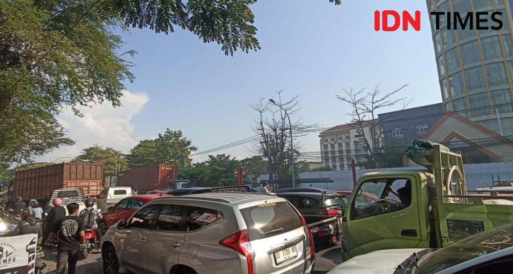 Demo Mahasiswa HMI Cagora, Jalan Sultan Alauddin Makassar Macet