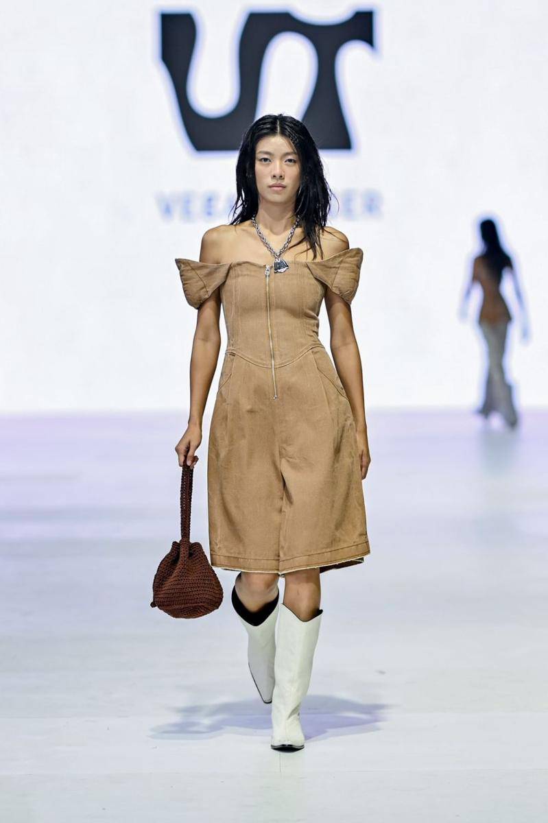 Koleksi KOCCA Vegan Tiger di JFW 2024 (publicity.gettyimages.com)