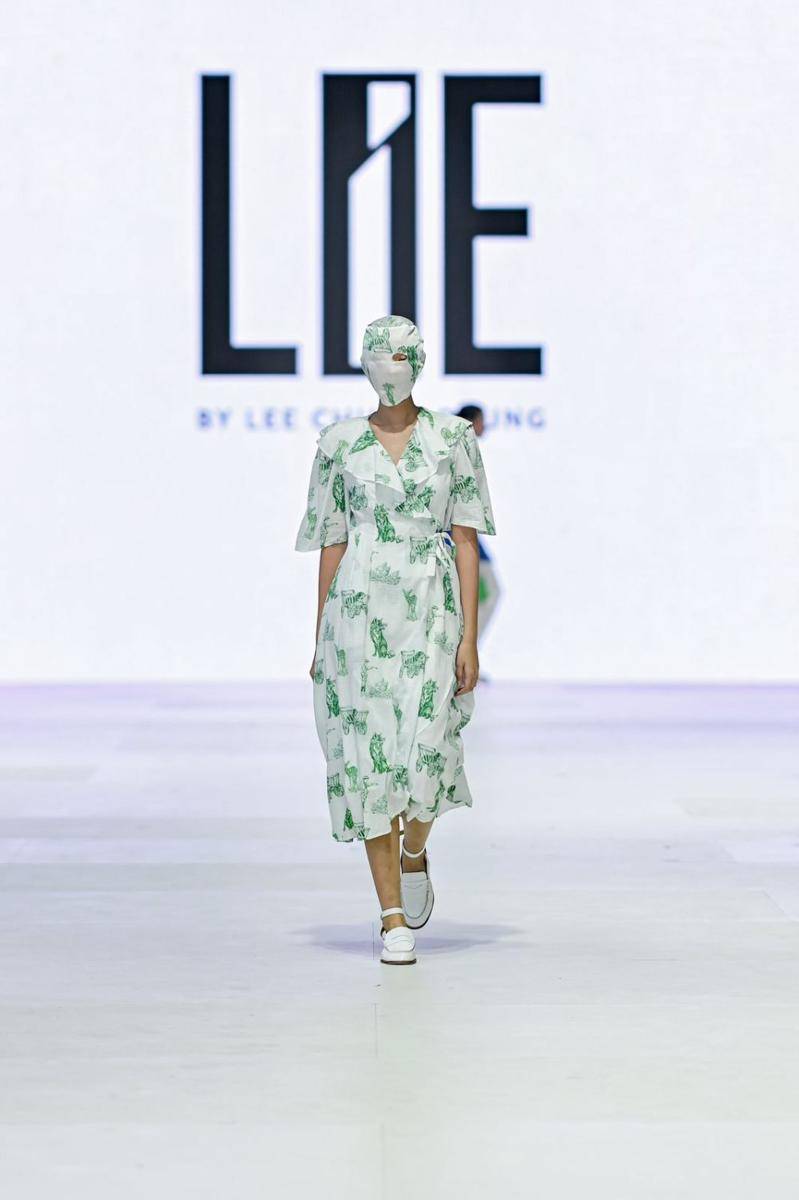 Koleksi KOCCA LIE by Lee Chung Chung di JFW 2024 (publicity.gettyimages.com)