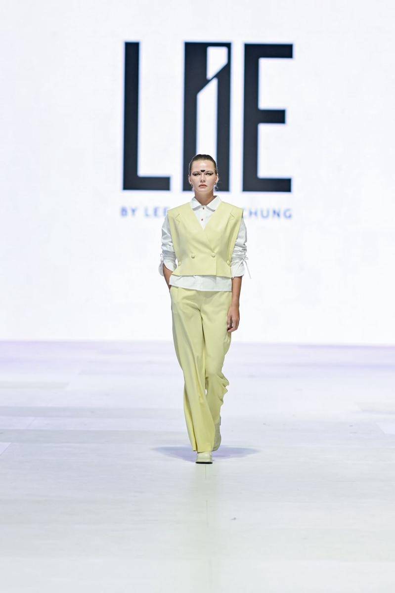 Koleksi KOCCA LIE by Lee Chung Chung di JFW 2024 (publicity.gettyimages.com)