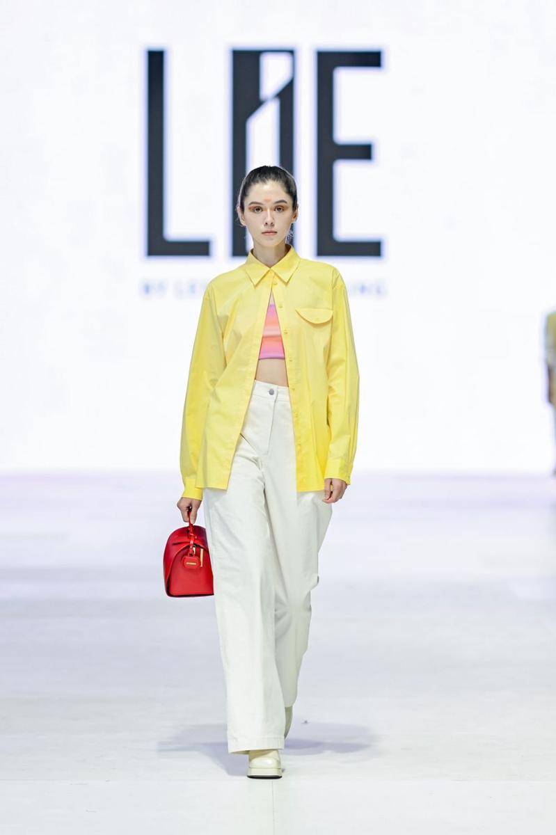 Koleksi KOCCA LIE by Lee Chung Chung di JFW 2024 (publicity.gettyimages.com)