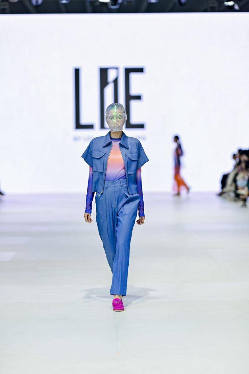 Koleksi KOCCA LIE by Lee Chung Chung di JFW 2024 (publicity.gettyimages.com)