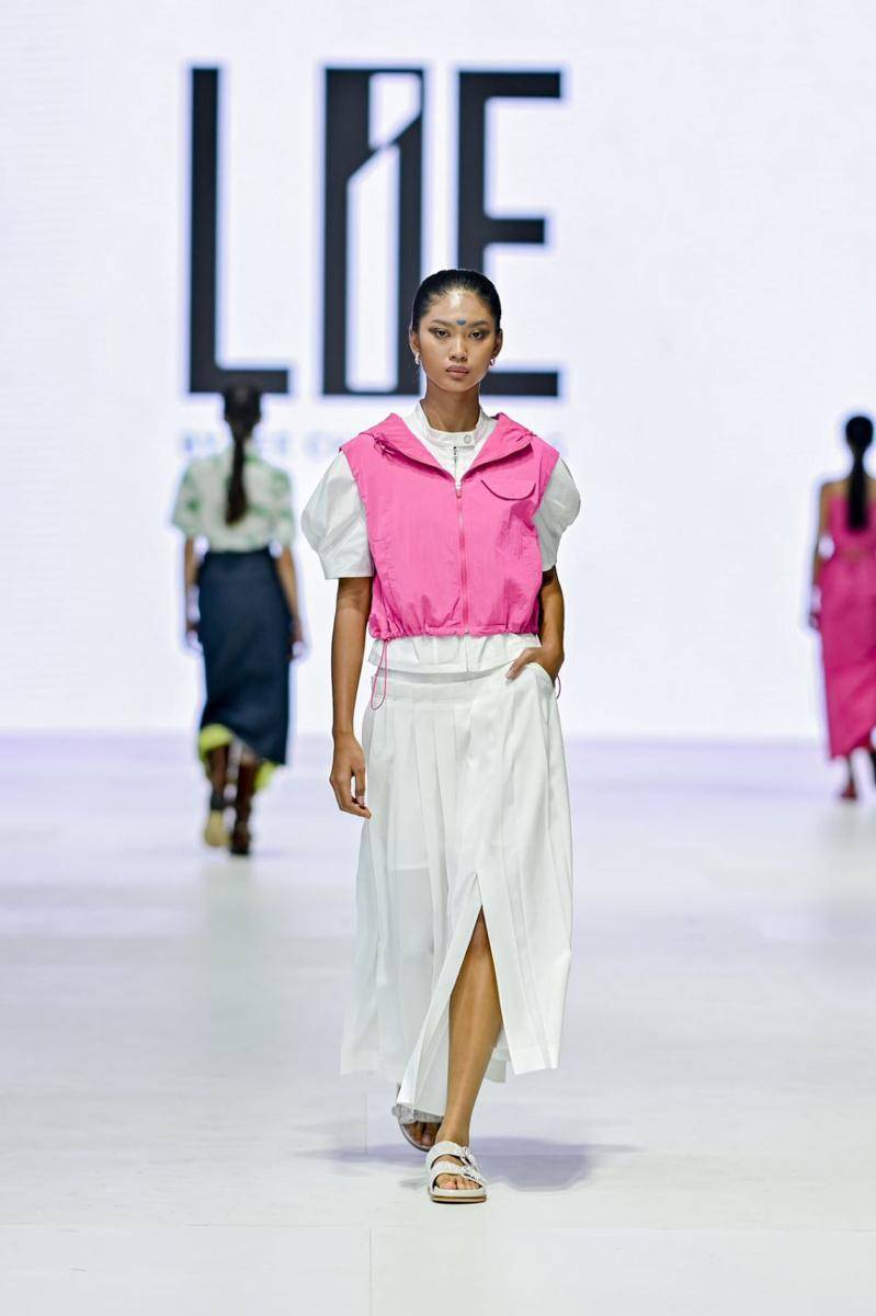 Koleksi KOCCA LIE by Lee Chung Chung di JFW 2024 (publicity.gettyimages.com)