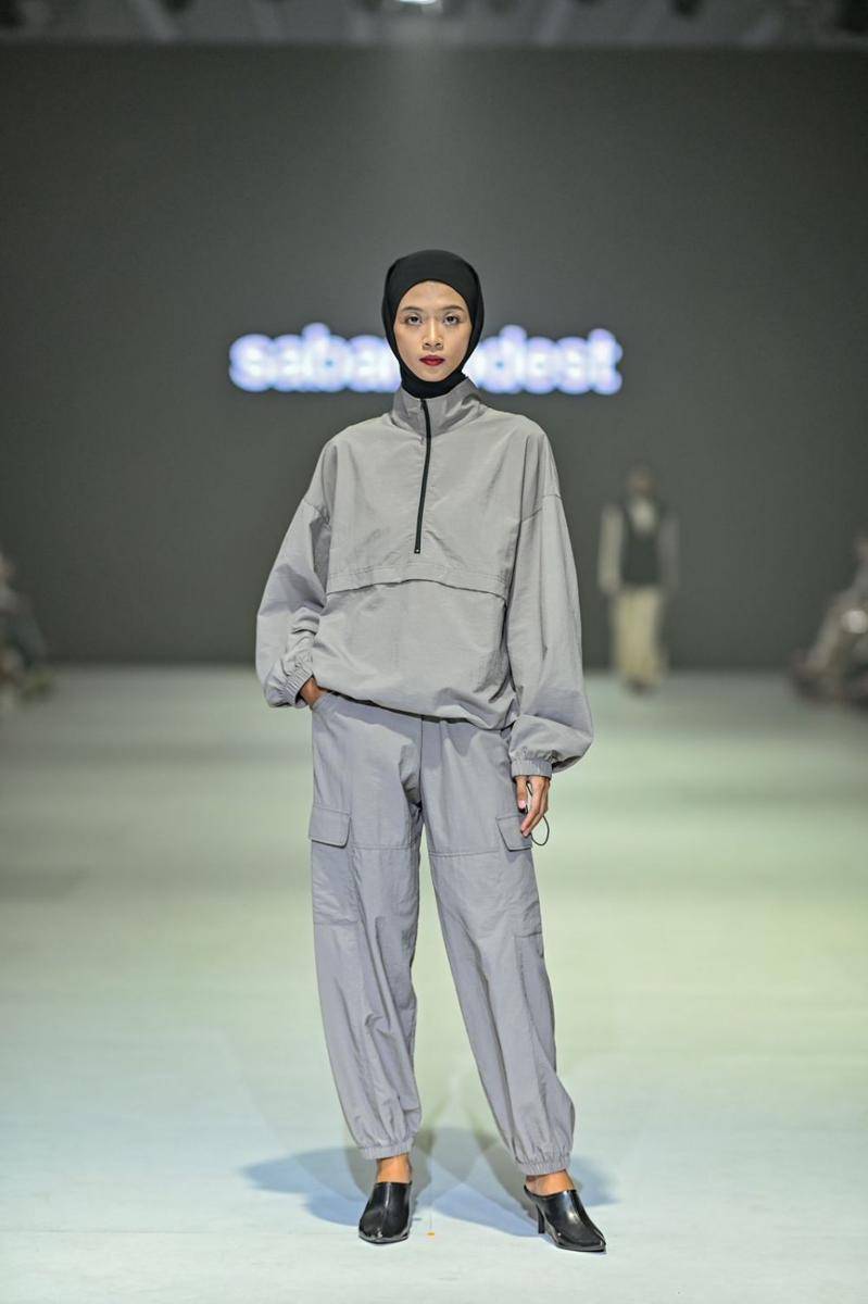 Koleksi SABA Modest di JFW 2024 (publicity.gettyimages.com)
