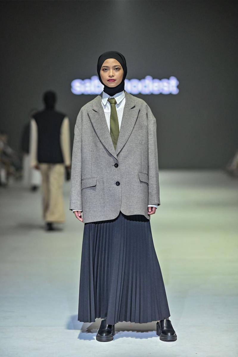 Koleksi SABA Modest di JFW 2024 (publicity.gettyimages.com)