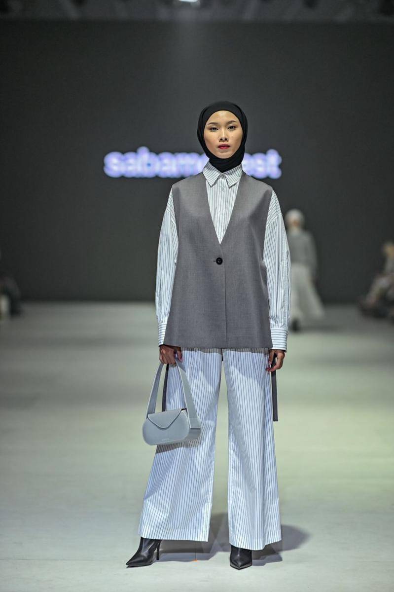 Koleksi SABA Modest di JFW 2024 (publicity.gettyimages.com)