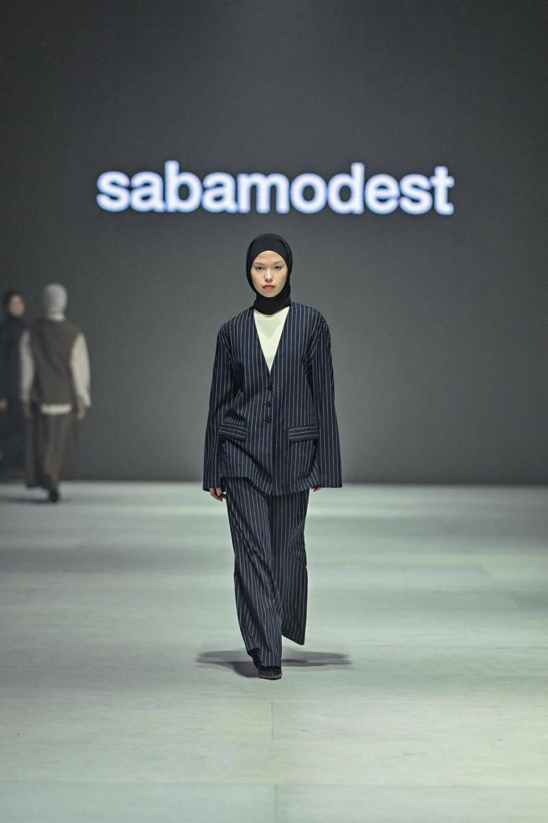 Koleksi SABA Modest di JFW 2024 (publicity.gettyimages.com)