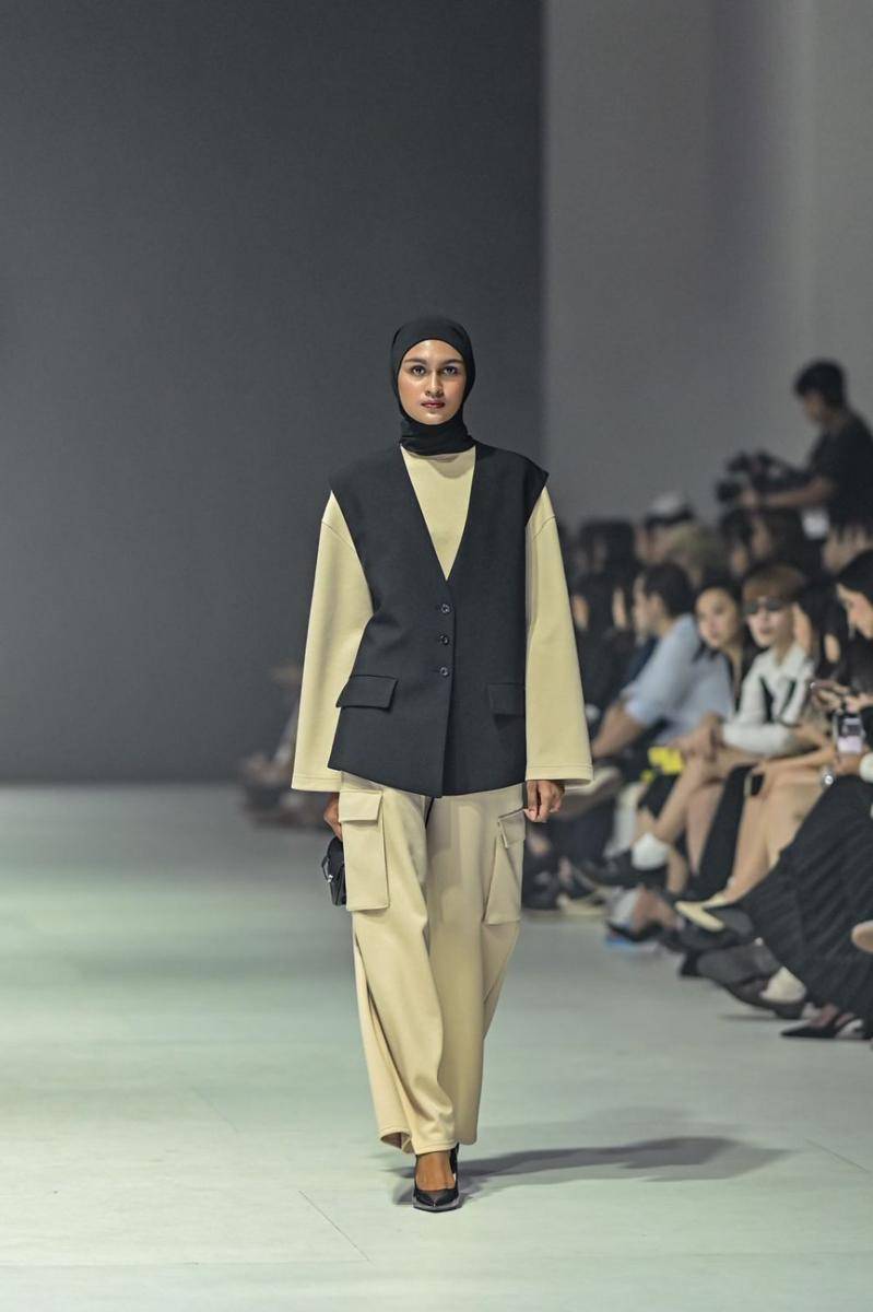 Koleksi SABA Modest di JFW 2024 (publicity.gettyimages.com)