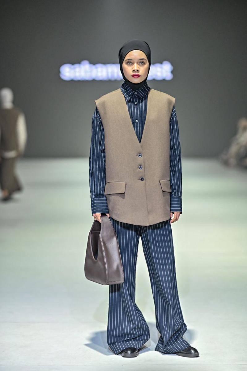 Koleksi SABA Modest di JFW 2024 (publicity.gettyimages.com)