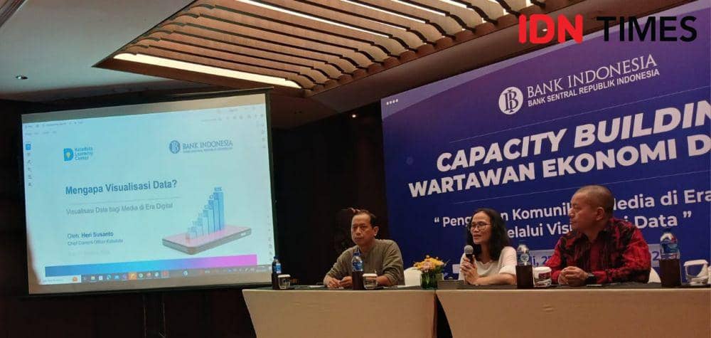 Kepala Unit Kehumasan BI DIY, Maya Mulyawati, di acara Capacity Building bertajuk Penguatan Komunikasi Media di Era Digital Melalui Visualisasi Data. IDNTimes / Febriana Sinta)