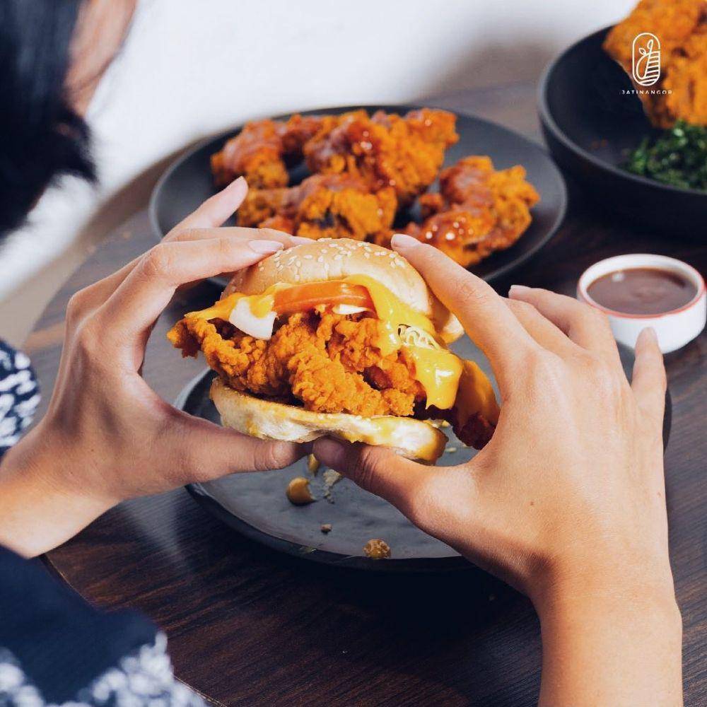 Menu burger di Jatinangor House (instagram.com/jatinangorhouse)