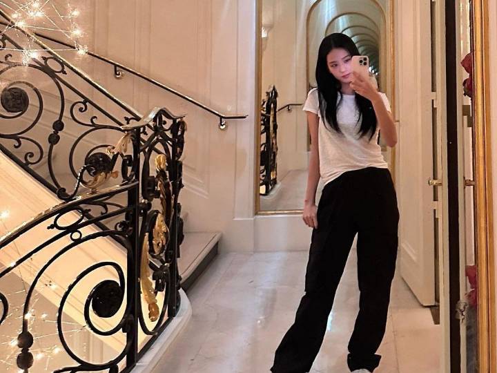 Kim Ji Soo (instagram.com/sooyaaa__)
