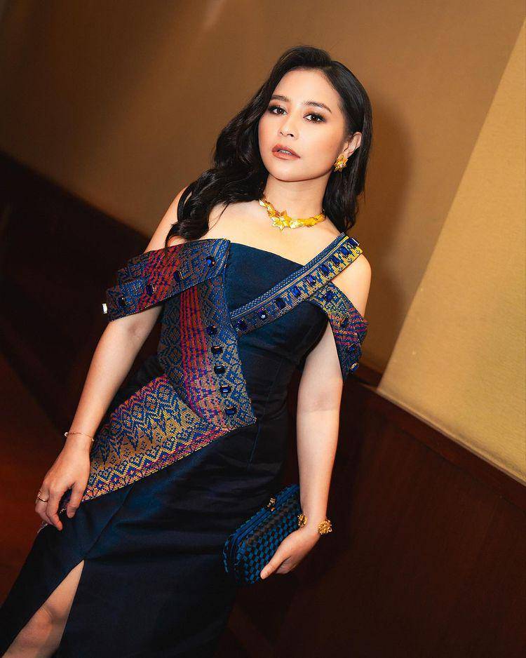 Prilly Latuconsina (instagram.com/prillylatuconsina96)