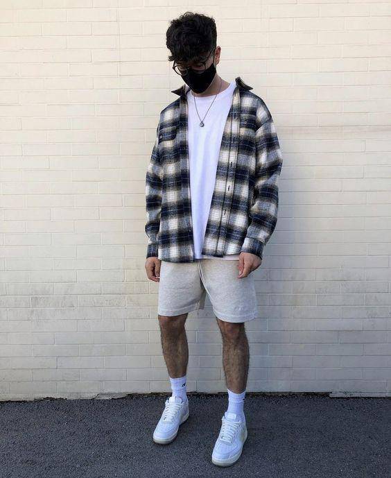 Outfit nonton konser pria kemeja flanel dan celana pendek (pinterest.com)