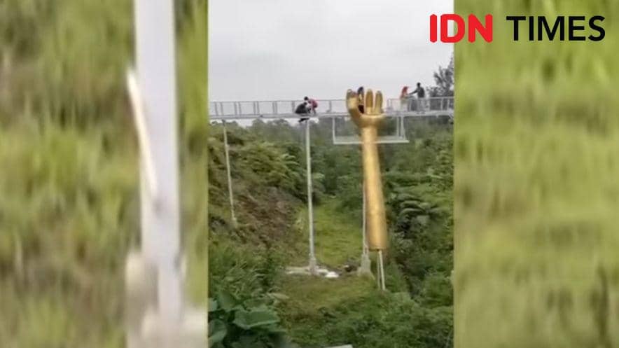Mencegah terjadinya pecahnya jembatan kaca, jurnal majalah Earth menyebut idealnya maksimal hanya mampu menahan 3 orang per meter perseginya.(IDN Times/Sutrisno).