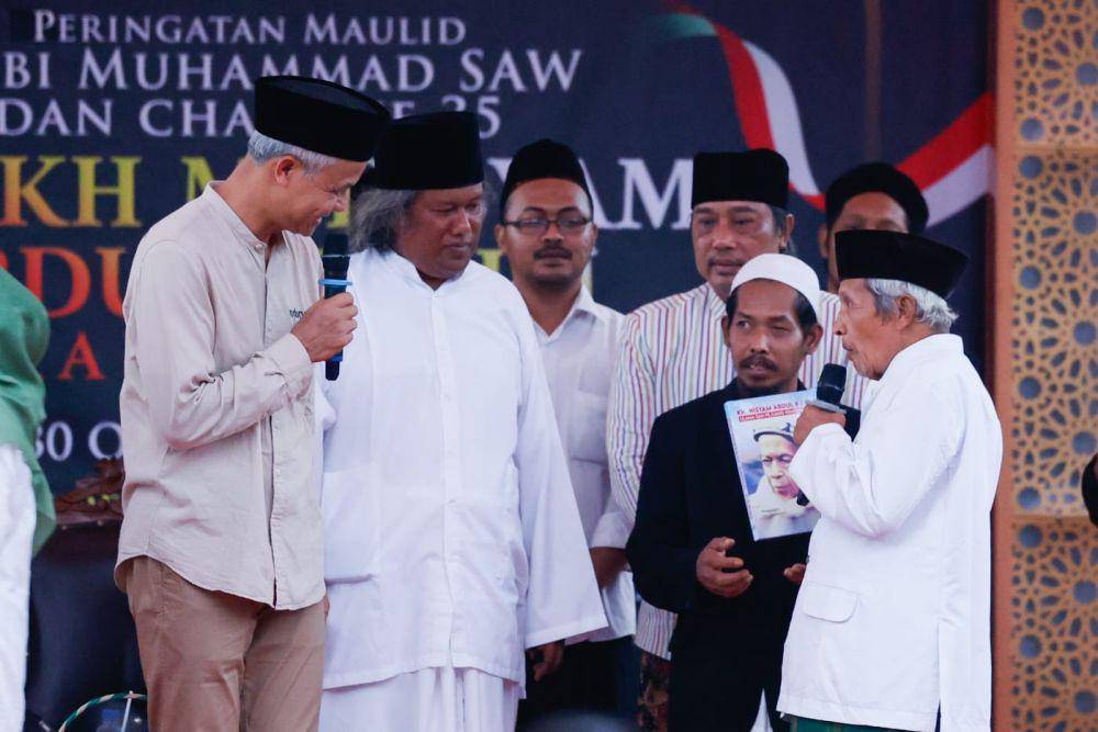 Ganjar Pranowo hadir dalam acara haul Mbah Hisyam Kalijaran di Pondok Pesantren Roudlotussholichin Sholichat Kalijaran, Purbalingga, Jawa Tengah (IDN Times/Istimewa)