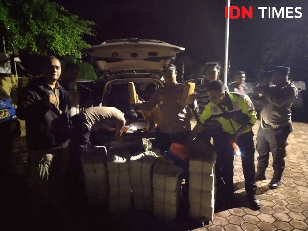 Polres Aceh Besar tahan mobil yang mengangkut 150 kilogram ganja kering. (Dokumentasi Humas Polres Aceh Besar untuk IDN Times)