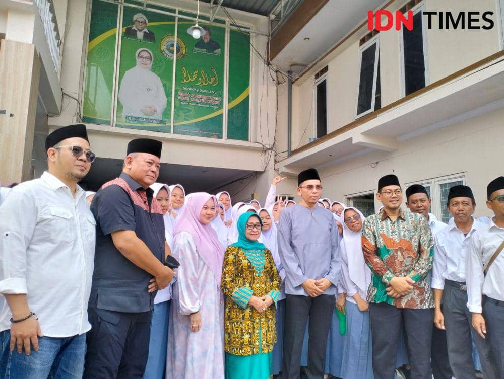 TPN Ganjar Kunjungi Ponpes Jombang, Guru Ngaji Jadi Perhatian