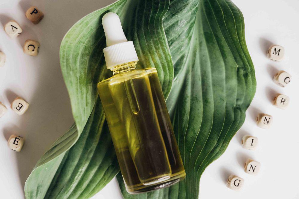 7 Manfaat Squalane Oil Bagi Pria, Menghidrasi Kulit dan Rambut!
